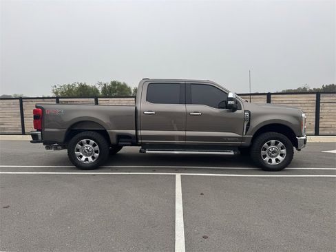 Certified 2023 Ford F250 Lariat w/ Chrome Package image 7