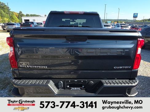 Used 2019 Chevrolet Silverado 1500 Custom w/ Custom Value Package AWD/4WD image 5