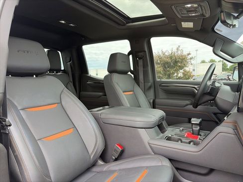 Used 2025 GMC Sierra 1500 AT4 w/ AT4 Premium Package AWD/4WD image 36