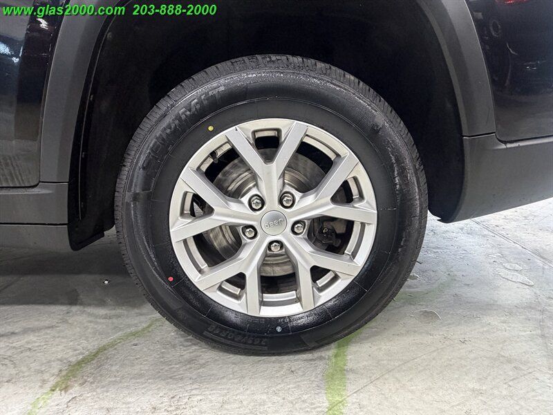 Used 2021 Jeep Grand Cherokee L Limited AWD/4WD image 16