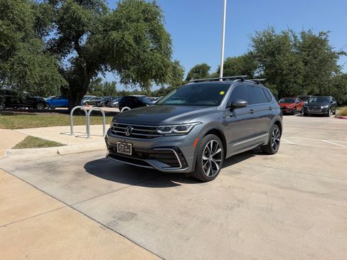 Used 2022 Volkswagen Tiguan SEL R-Line AWD/4WD image 2