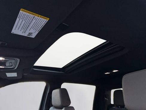 Used 2025 Chevrolet Silverado 2500 ZR2 w/ Technology Package image 17