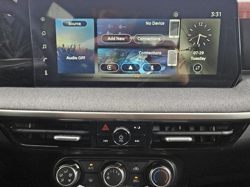 Used 2025 Nissan Kicks SV image 13