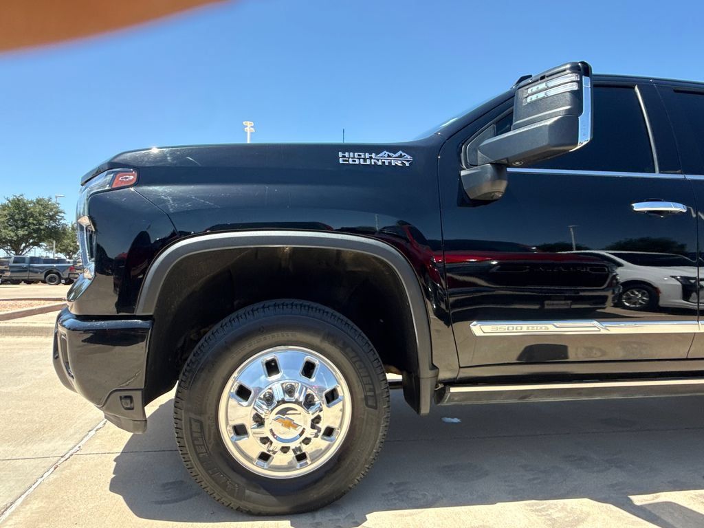 Used 2024 Chevrolet Silverado 3500 High Country w/ High Country Premium Package AWD/4WD image 5
