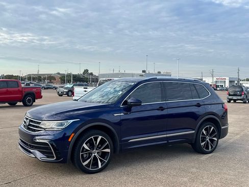 Used 2022 Volkswagen Tiguan SEL R-Line AWD/4WD image 11