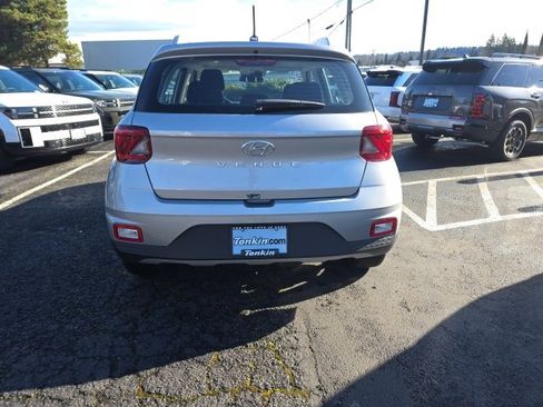 Used 2025 Hyundai Venue SEL image 6