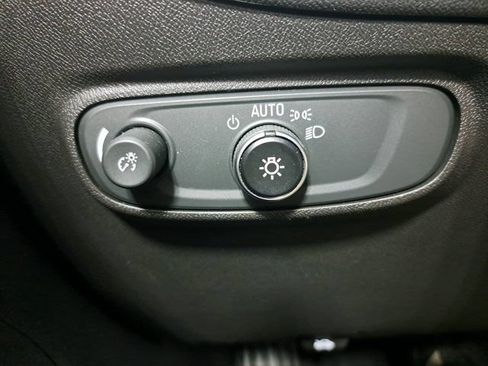 Used 2020 Chevrolet Equinox LT FWD image 23