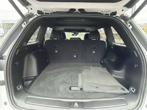 Used 2022 Jeep Grand Cherokee Altitude AWD/4WD image 24