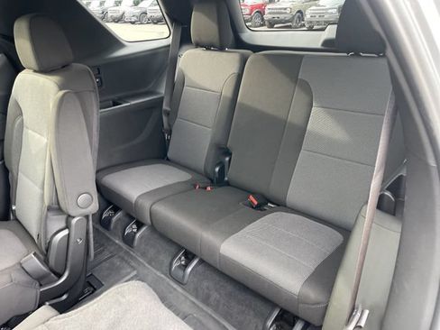 Used 2023 Chevrolet Traverse LT FWD image 25
