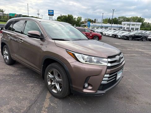 Used 2019 Toyota Highlander Limited Platinum AWD/4WD image 14