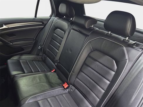 Used 2019 Volkswagen Golf R 4-Door image 16