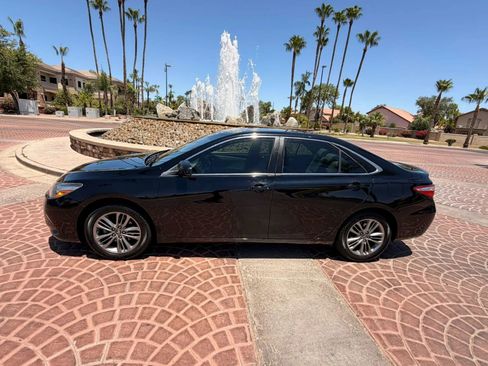 Used 2017 Toyota Camry SE FWD image 18