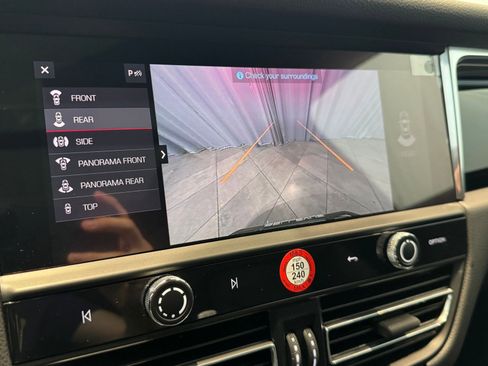 Used 2025 Porsche Macan image 19