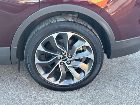 Certified 2022 Lincoln Nautilus Reserve w/ Equipment Group 201A image 9