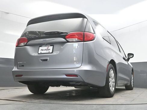 Used 2020 Chrysler Voyager L FWD image 36