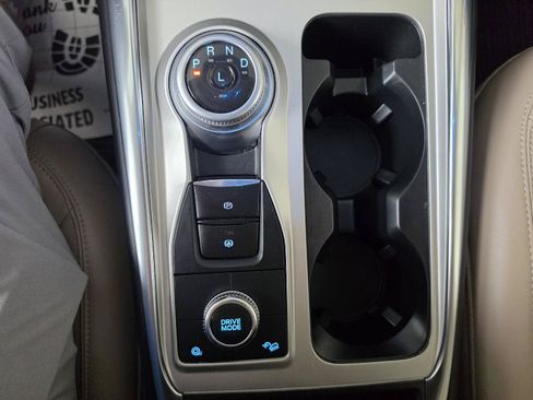 Used 2023 Ford Explorer XLT w/ Equipment Group 202A AWD/4WD image 13