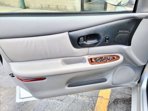 Used 2001 Buick Regal LS w/ Premium Pkg FWD image 12