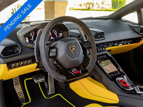 Used 2022 Lamborghini Huracan EVO RWD image 16