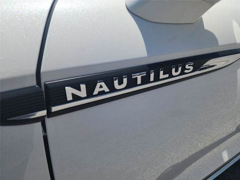 Used 2023 Lincoln Nautilus Reserve FWD image 10