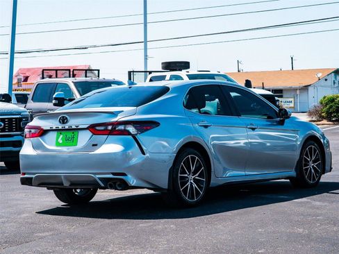 Used 2024 Toyota Camry SE FWD image 4