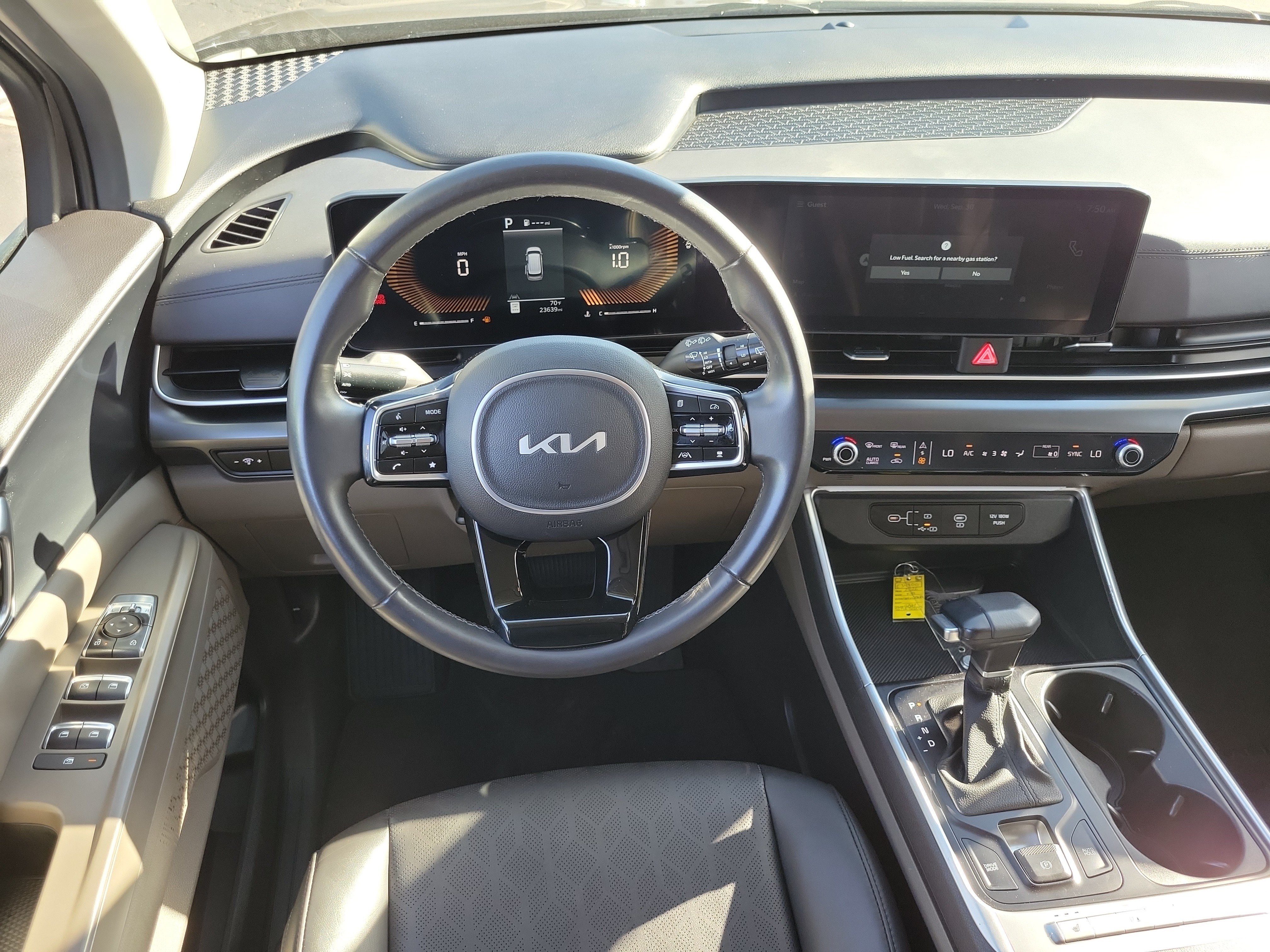 Used 2026 Kia Carnival FWD image 4