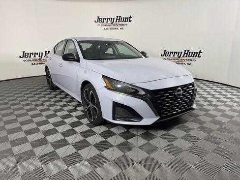 Used 2024 Nissan Altima 2.5 SR image 7