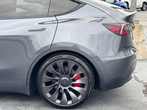 Used 2023 Tesla Model Y Performance image 40