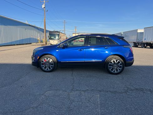 Used 2023 Cadillac XT5 Sportv w/ Platinum Package AWD/4WD image 2