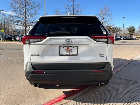 Used 2025 Toyota RAV4 XLE image 7