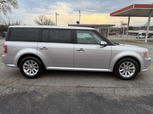 Used 2011 Ford Flex SEL w/ Rapid Spec Order Code image 4
