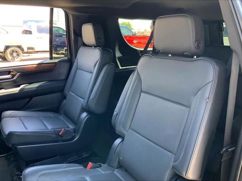 Used 2025 GMC Yukon XL Denali AWD/4WD image 21