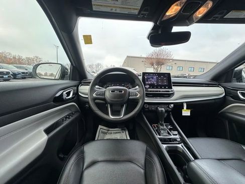 Used 2024 Jeep Compass Limited image 16