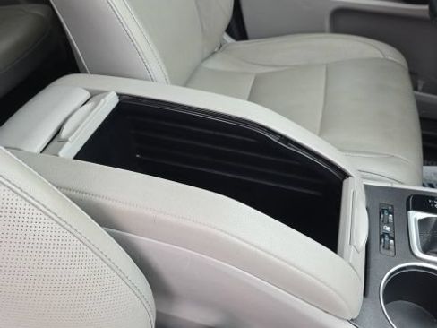 Used 2019 Toyota Highlander Limited w/ Protection Package #3 AWD/4WD image 37