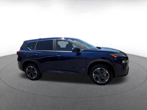 Used 2025 Nissan Rogue SV FWD image 2