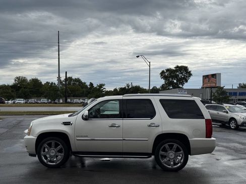 Used 2010 Cadillac Escalade Luxury image 6