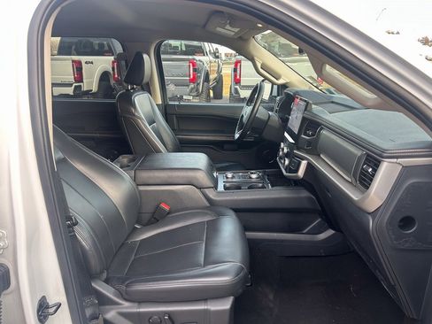 Certified 2024 Ford Expedition XLT image 20