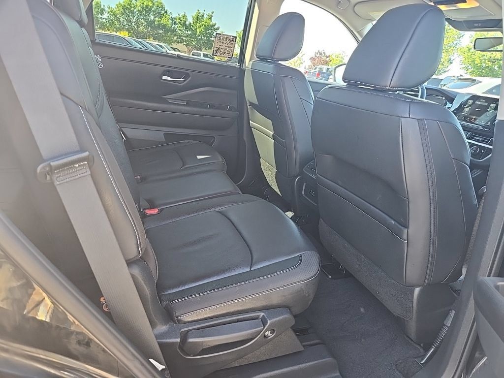 Used 2025 Nissan Pathfinder SL AWD/4WD image 28