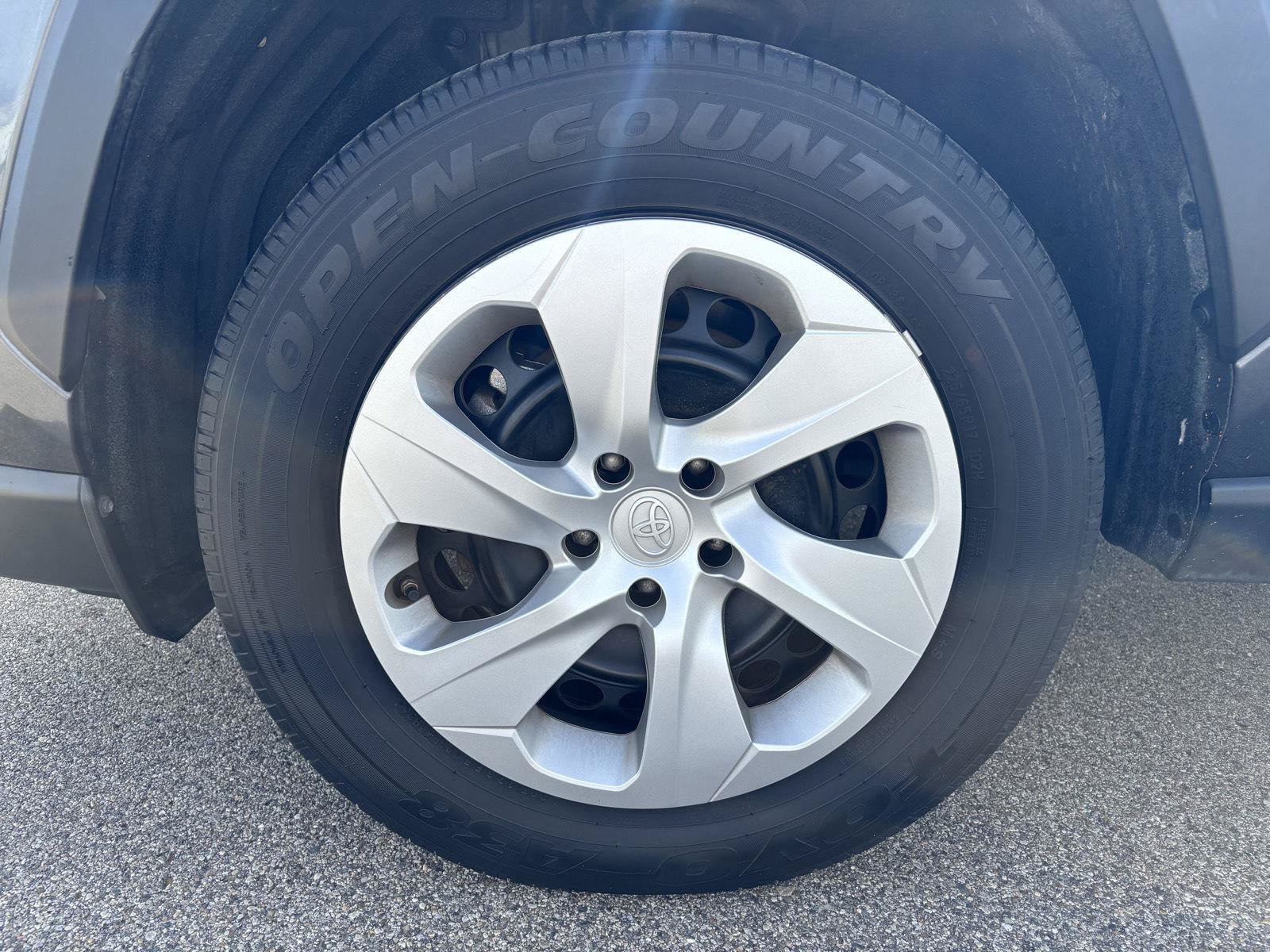 Used 2025 Toyota RAV4 LE AWD/4WD image 7