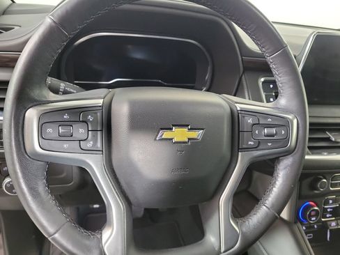 Used 2022 Chevrolet Suburban LT w/ Luxury Package RWD image 15