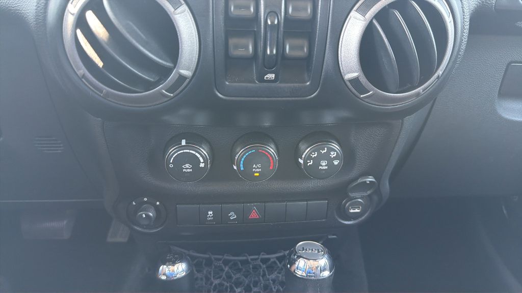 Used 2015 Jeep Wrangler Unlimited Sport AWD/4WD image 20