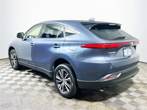 Certified 2022 Toyota Venza LE image 6