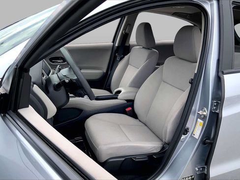 Used 2017 Honda HR-V EX image 9