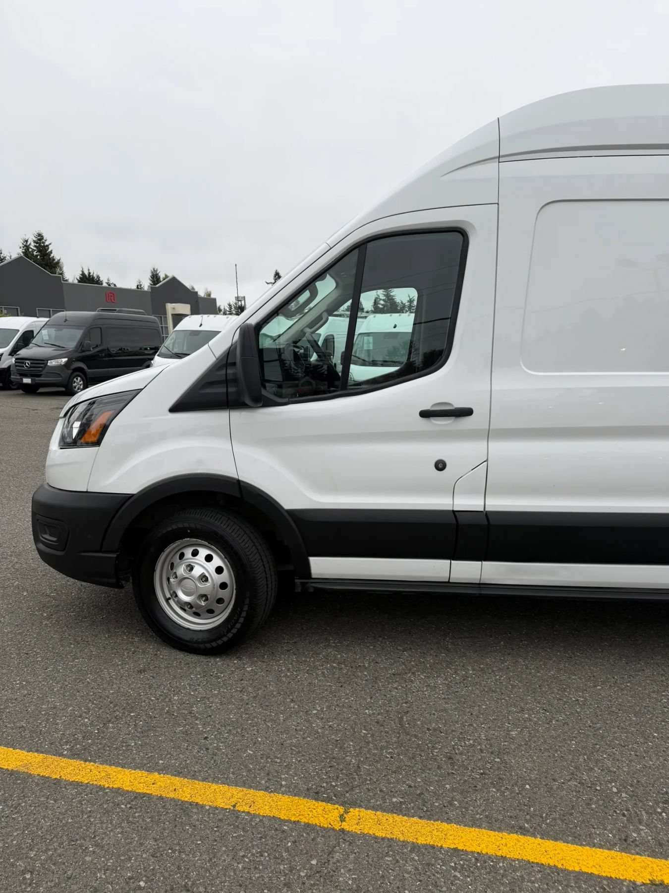 Used 2022 Ford Transit 250 148 High Roof Extended AWD image 10