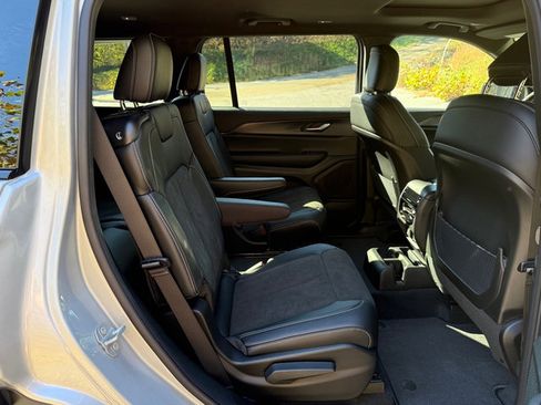 New 2025 Jeep Grand Cherokee L Altitude image 23