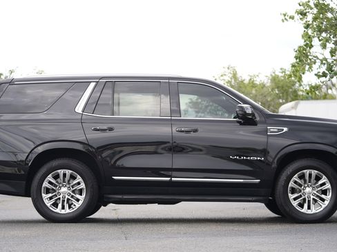 Used 2022 GMC Yukon SLT w/ SLT Luxury Package RWD image 7