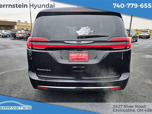Used 2023 Chrysler Pacifica Touring-L image 35