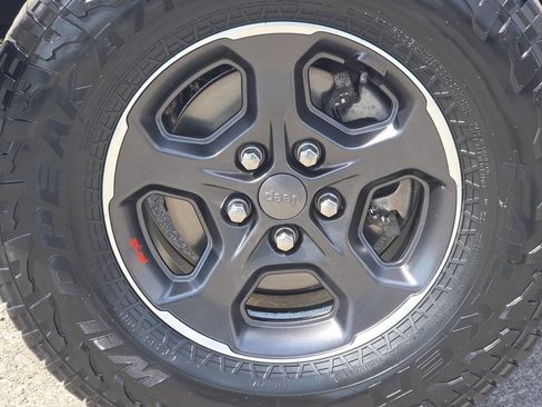 Used 2023 Jeep Gladiator Rubicon w/ Cold Weather Group AWD/4WD image 9