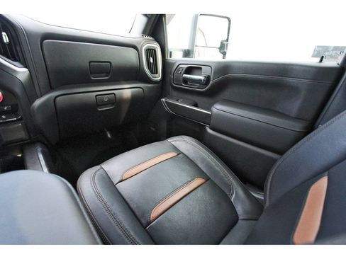 Used 2021 GMC Sierra 2500 AT4 w/ AT4 Premium Plus Package AWD/4WD image 11