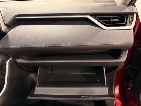 Used 2023 Toyota RAV4 XLE Premium image 30