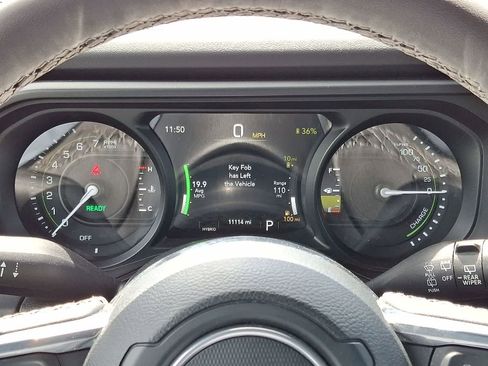 Used 2025 Jeep Wrangler Unlimited Sahara w/ Safety Group AWD/4WD image 17